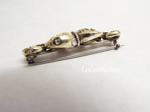 victorian buckle design brooch